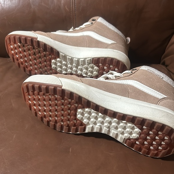 Vans - Picture 5 of 7